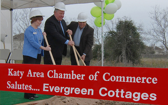 Life enrichment and resident engagement at Evergreen Cottages Katy TX